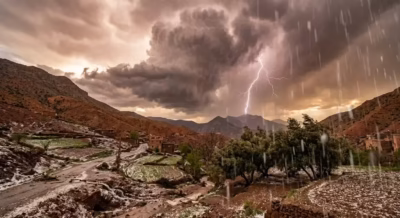 عواصف رعدية عنيفة