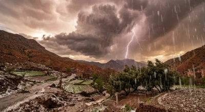 عواصف رعدية عنيفة