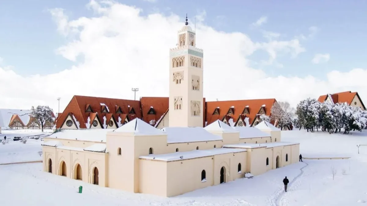 مدينة إفران بالمغرب جوهرة الأطلس ووجهة الثلوج والطبيعة 14 مدينة إفران بالمغرب