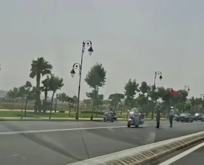 عاجل/لحظة وصول جلالة الملك محمد السادس إلى تطوان متوجهاً إلى الإقامة الصيفية بالمضيق.