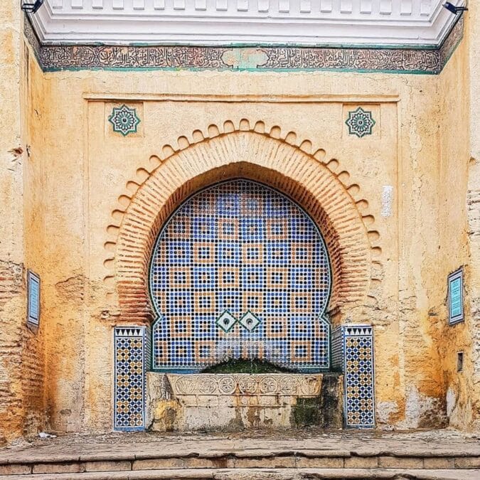 باب العقلة الباب المالكة أو باب العقلاء وقصة حاكمتين، وتلاقح ثلاث ثقافات على حجر واحد. 9 siqayat babal okla