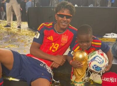 إسبانيا بطلة العالم.. ولامين يامال يُهدي الفرحة لأخيه الصغير الذي خطف الأنظار في ليلة جلامورية