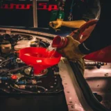 متى يجب تغيير زيت محرك السيارة؟.. دليلك لمعرفة الموعد الصحيح