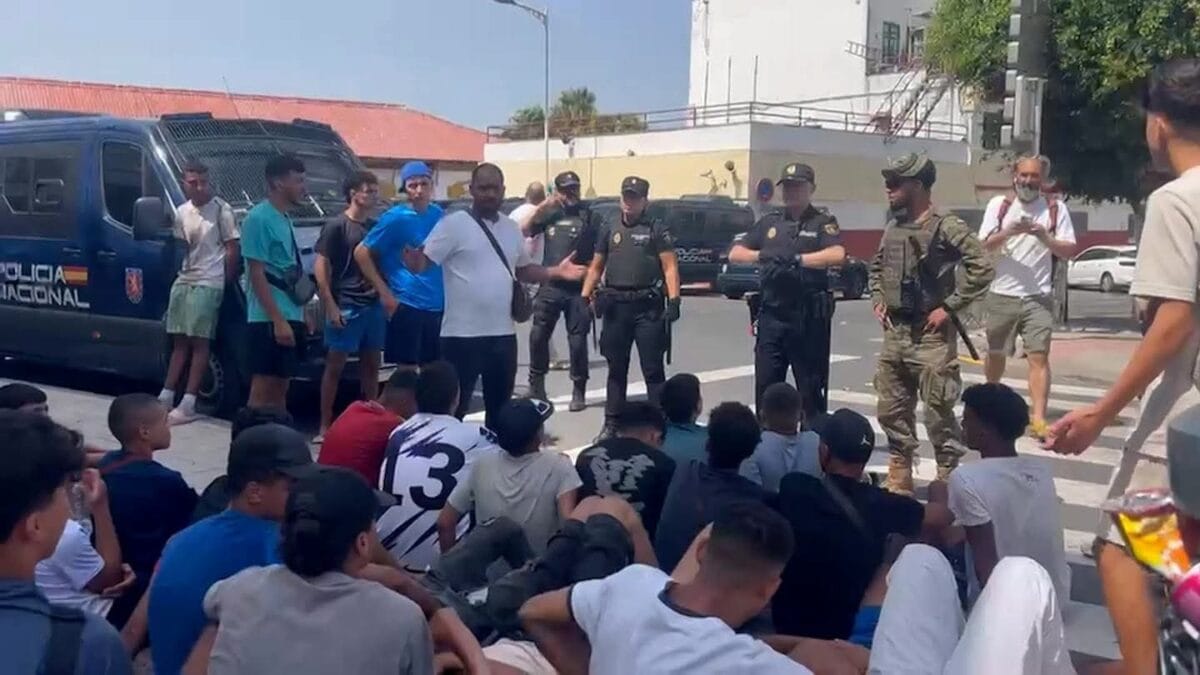 إسبانيا ترفض طلبات لجوء مغاربة بسبتة وتمهلهم 10 أيام قبل الترحيل وتهديدات بالسجن قبل الترحيل القصري 9 inbound5276694174246985988