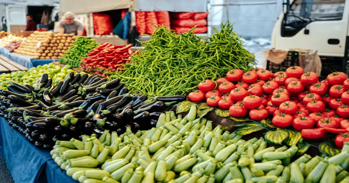 أسعار الخضر والفواكه واللحوم اليوم